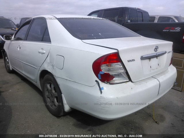 4T1BE30K24U349006 - 2004 TOYOTA CAMRY LE/XLE/SE WHITE photo 3