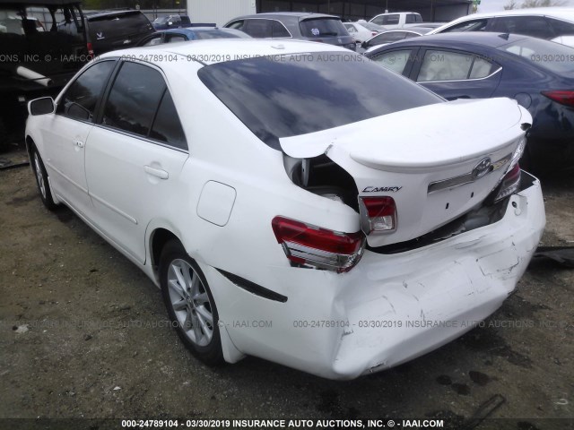 4T4BF3EK1BR205780 - 2011 TOYOTA CAMRY SE/LE/XLE WHITE photo 3