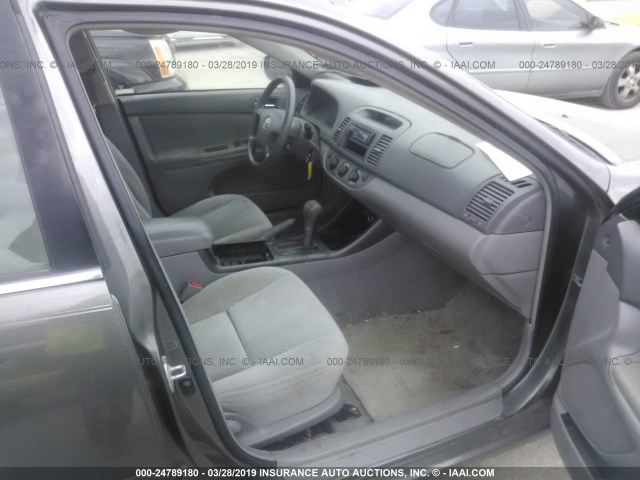 4T1BE32K73U648633 - 2003 TOYOTA CAMRY LE/XLE/SE GRAY photo 5