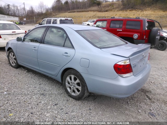 4T1BE32K55U958797 - 2005 TOYOTA CAMRY LE/XLE/SE BLUE photo 3