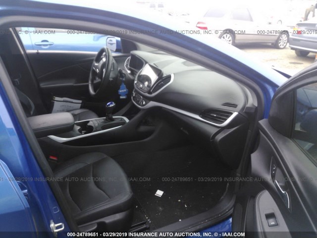 1G1RA6S55HU108322 - 2017 CHEVROLET VOLT LT BLUE photo 5