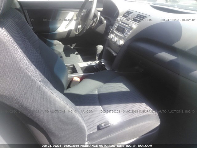 4T1BK3EK6BU630742 - 2011 TOYOTA CAMRY SE/LE/XLE WHITE photo 5