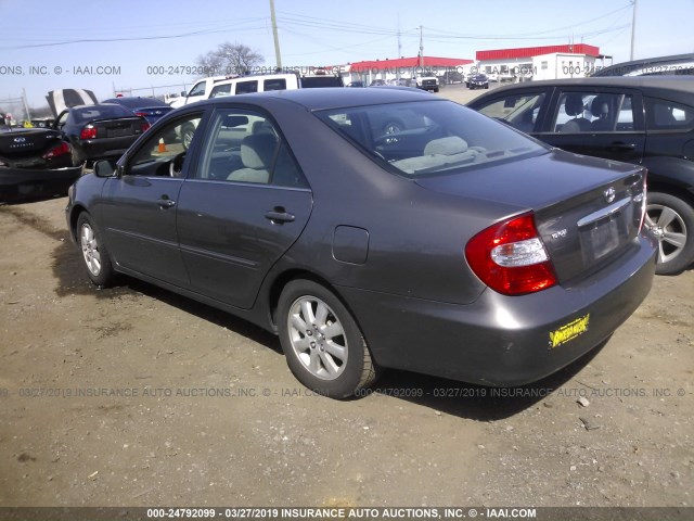 4T1BE30K32U606879 - 2002 TOYOTA CAMRY LE/XLE/SE GRAY photo 3