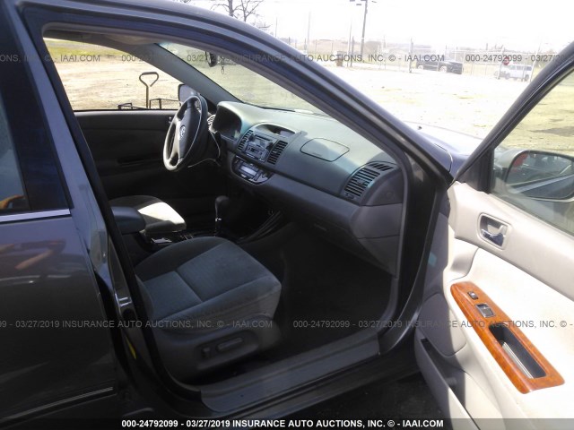 4T1BE30K32U606879 - 2002 TOYOTA CAMRY LE/XLE/SE GRAY photo 5