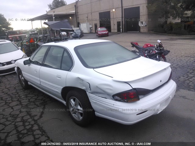 1G2HX52K5WH212160 - 1998 PONTIAC BONNEVILLE SE WHITE photo 3