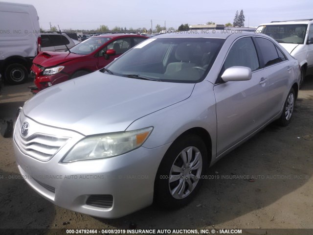 4T4BF3EK7BR208666 - 2011 TOYOTA CAMRY SE/LE/XLE SILVER photo 2