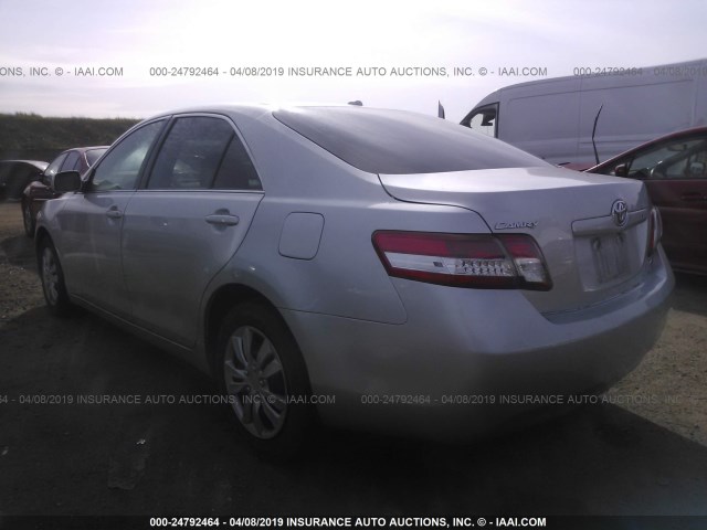 4T4BF3EK7BR208666 - 2011 TOYOTA CAMRY SE/LE/XLE SILVER photo 3