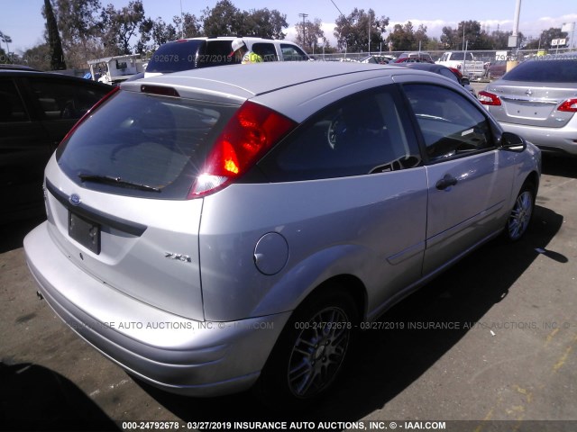 1FAFP31N86W147390 - 2006 FORD FOCUS ZX3 SILVER photo 4