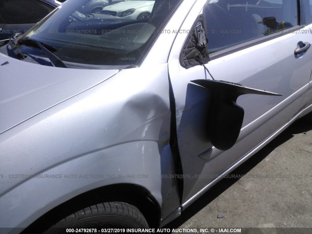 1FAFP31N86W147390 - 2006 FORD FOCUS ZX3 SILVER photo 6