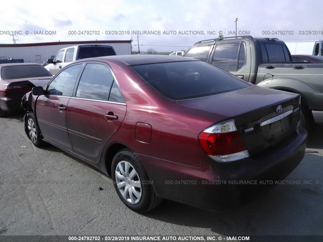 4T1BE32K55U425705 - 2005 TOYOTA CAMRY LE/XLE/SE RED photo 3