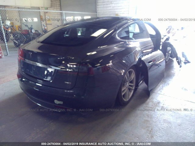 5YJSA1E26FF114696 - 2015 TESLA MODEL S ნაცრისფერი ფოტო 4