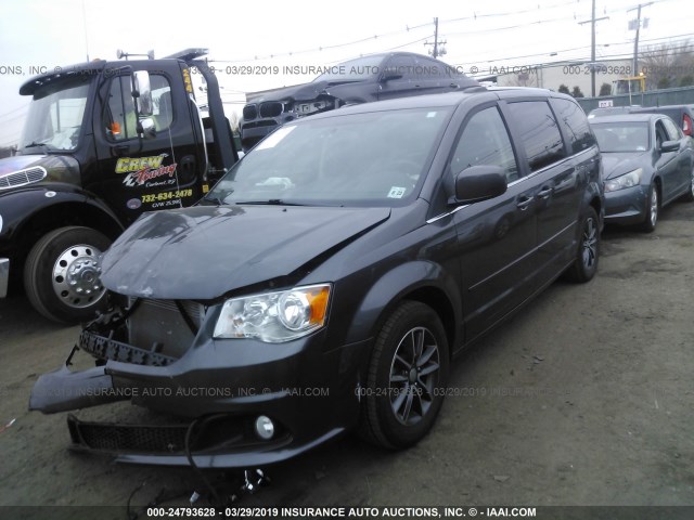 2C4RDGCG1HR845793 - 2017 DODGE GRAND CARAVAN SXT GRAY photo 2