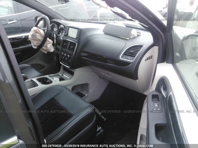 2C4RDGCG1HR845793 - 2017 DODGE GRAND CARAVAN SXT GRAY photo 5