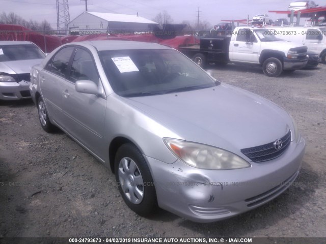 4T1BE32K52U033545 - 2002 TOYOTA CAMRY LE/XLE/SE SILVER photo 1