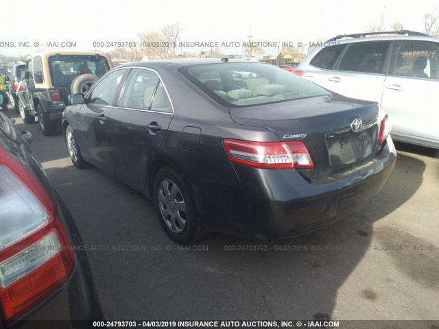 4T1BF3EK0BU157781 - 2011 TOYOTA CAMRY SE/LE/XLE GRAY photo 3