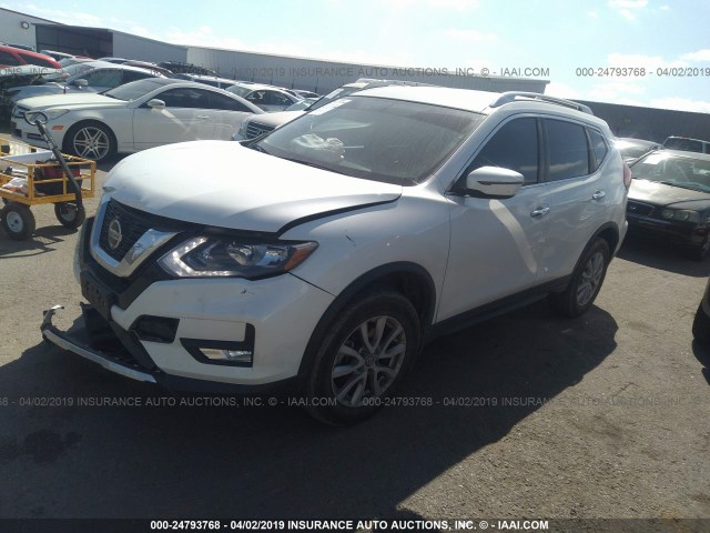 KNMAT2MV0JP554547 - 2018 NISSAN ROGUE S/SV WHITE photo 2