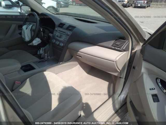 4T1BE46K29U286865 - 2009 TOYOTA CAMRY SE/LE/XLE BEIGE photo 5