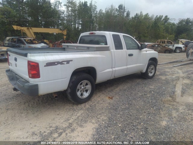 1D7HW32KX8S559238 - 2008 DODGE DAKOTA WHITE photo 4