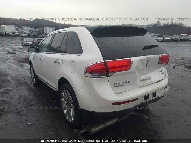 2LMDJ8JK3DBL09575 - 2013 LINCOLN MKX WHITE photo 3