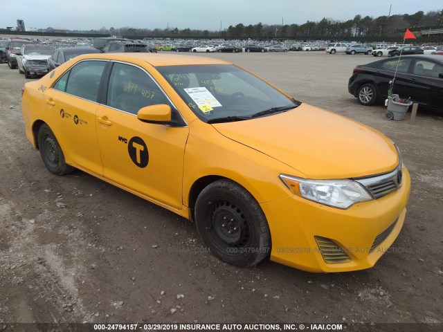 4T1BD1FK2EU108823 - 2014 TOYOTA CAMRY HYBRID/LE/XLE YELLOW photo 1