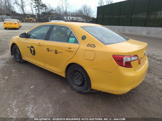 4T1BD1FK3EU126084 - 2014 TOYOTA CAMRY HYBRID/LE/XLE YELLOW photo 3