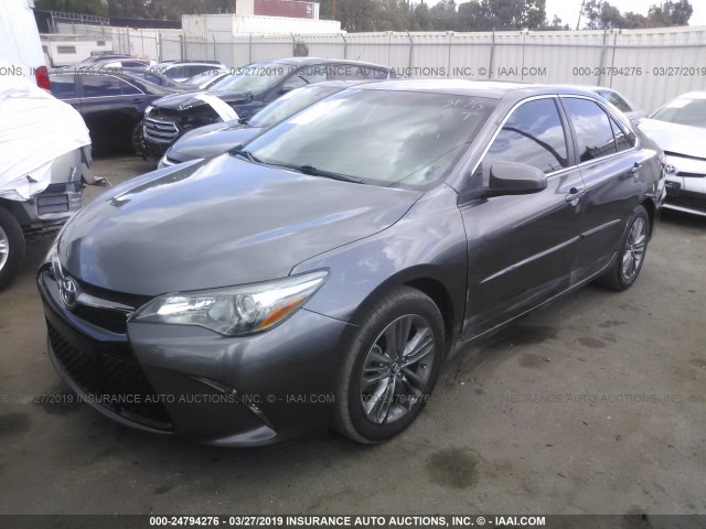 4T1BF1FKXGU219875 - 2016 TOYOTA CAMRY LE/XLE/SE/XSE 灰色 照片 2