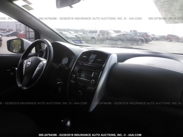 3N1CE2CP2FL431084 - 2015 NISSAN VERSA NOTE S/S PLUS/SV/SL/SR SILVER photo 5