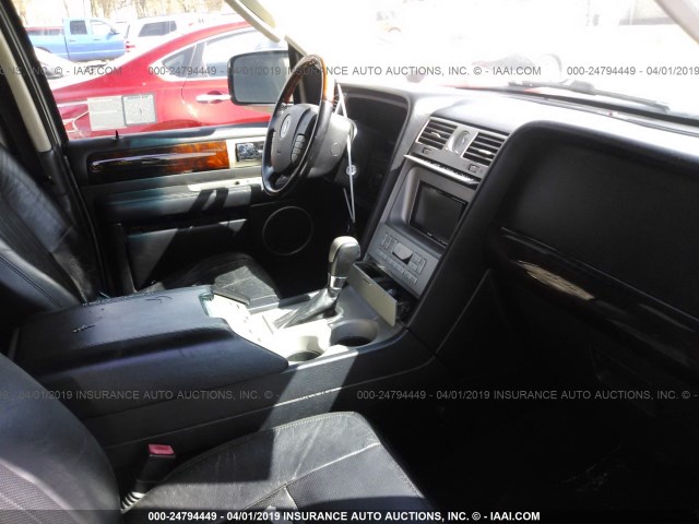 5LMFU27R33LJ01088 - 2003 LINCOLN NAVIGATOR Gümüş foto 5