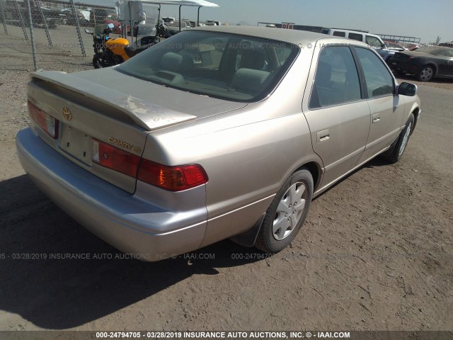 JT2BG22K4Y0465920 - 2000 TOYOTA CAMRY CE/LE/XLE CREAM photo 4