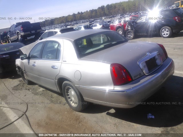 1LNHM81W4XY699892 - 1999 LINCOLN TOWN CAR EXECUTIVE GOLD photo 3