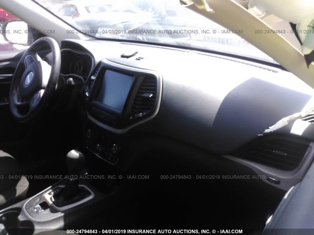 1C4PJMCBXGW113316 - 2016 JEEP CHEROKEE LATITUDE BLACK photo 5