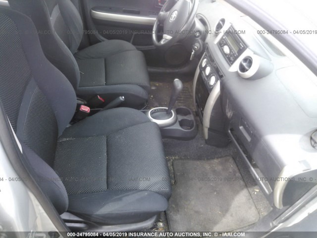 JTKKT624540055397 - 2004 TOYOTA SCION XA SILVER photo 5