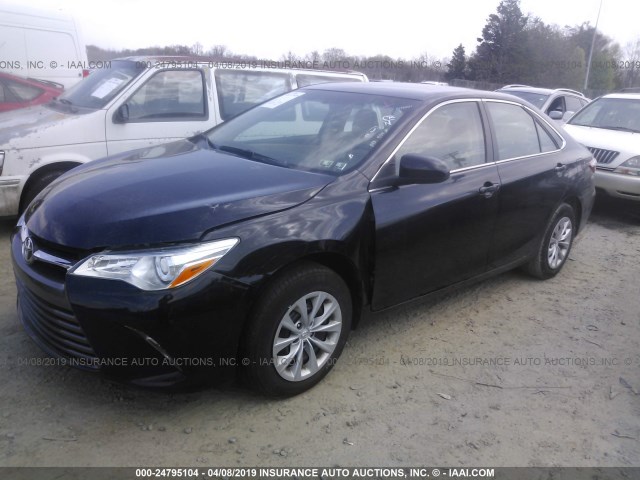 4T1BF1FK1HU794433 - 2017 TOYOTA CAMRY LE/XLE/SE/XSE BLACK photo 2