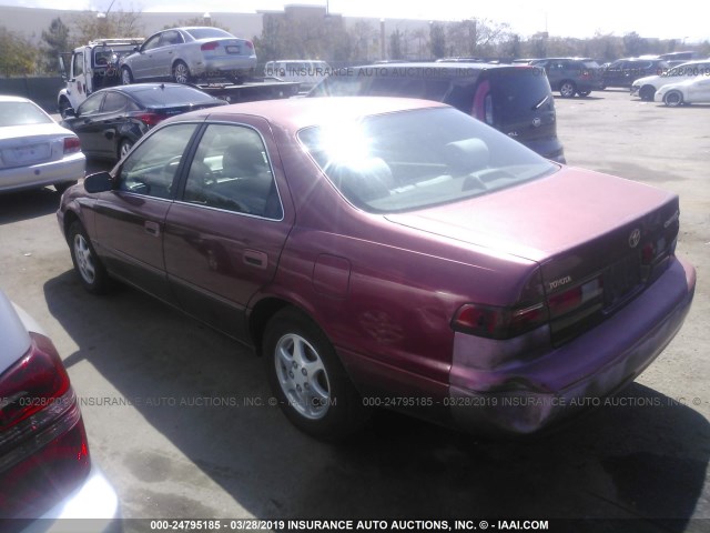 4T1BG22KXWU351817 - 1998 TOYOTA CAMRY CE/LE/XLE RED photo 3