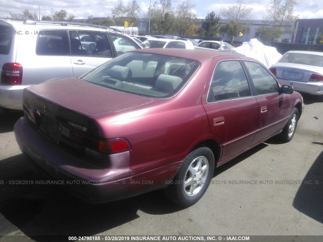 4T1BG22KXWU351817 - 1998 TOYOTA CAMRY CE/LE/XLE RED photo 4