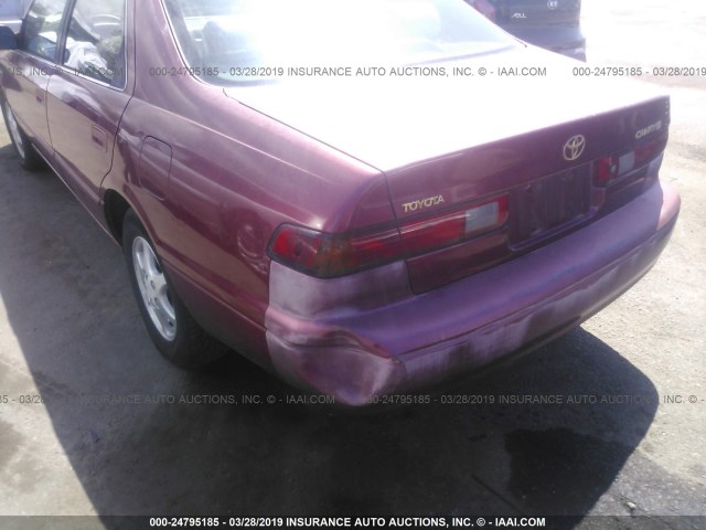 4T1BG22KXWU351817 - 1998 TOYOTA CAMRY CE/LE/XLE RED photo 6