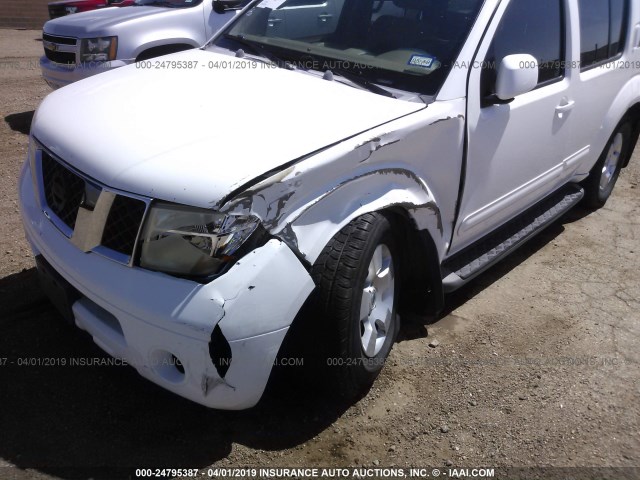 5N1AR18U36C659118 - 2006 NISSAN PATHFINDER LE/SE/XE WHITE photo 6