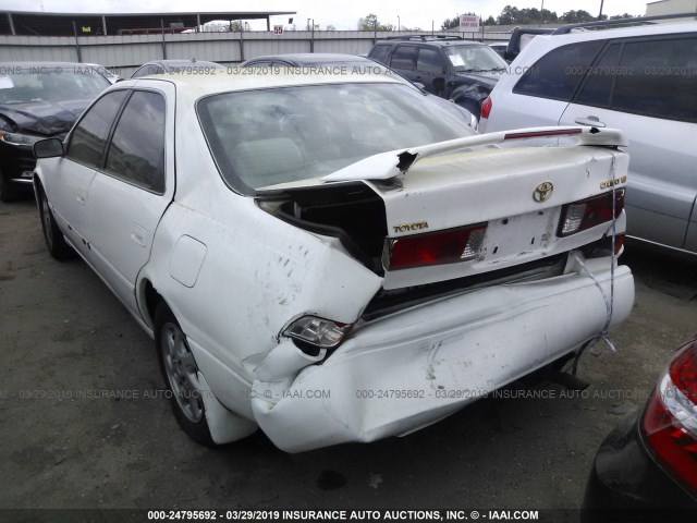 JT2BG22K7Y0472070 - 2000 TOYOTA CAMRY CE/LE/XLE WHITE photo 3