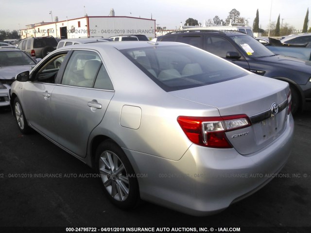 4T1BD1FK3DU085535 - 2013 TOYOTA CAMRY HYBRID/LE/XLE SILVER photo 3