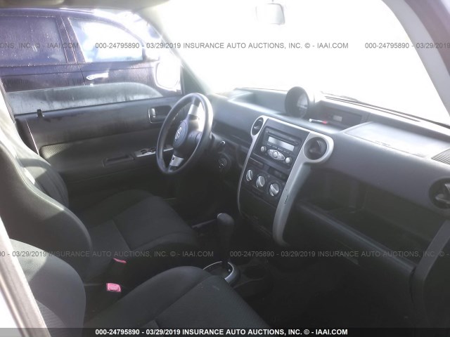 JTLKT324664082078 - 2006 TOYOTA SCION XB WHITE photo 5