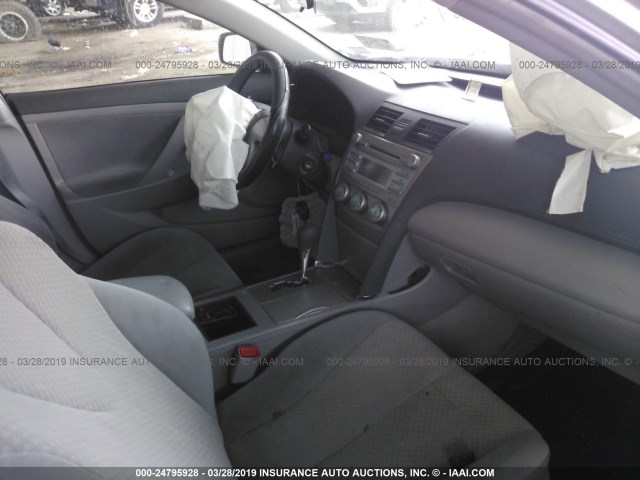 4T1BE46K68U258128 - 2008 TOYOTA CAMRY CE/LE/XLE/SE SILVER photo 5