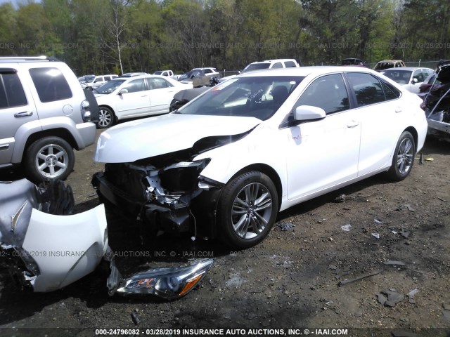 4T1BF1FK6HU632653 - 2017 TOYOTA CAMRY LE/XLE/SE/XSE 白色 照片 2