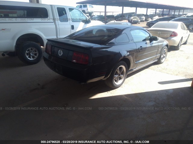 1ZVHT80N085168849 - 2008 FORD MUSTANG GRAY photo 4