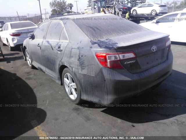 4T1BF1FKXEU867939 - 2014 TOYOTA CAMRY L/SE/LE/XLE Qara foto 3