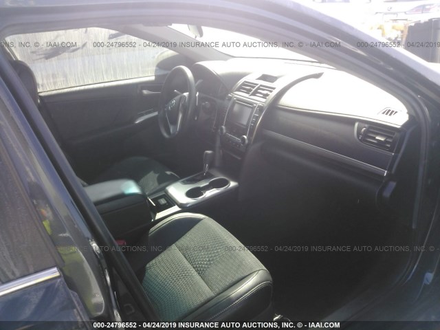 4T1BF1FKXEU867939 - 2014 TOYOTA CAMRY L/SE/LE/XLE Qara foto 5