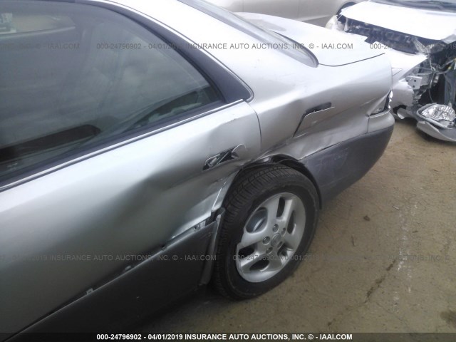 JT8BF28G915107250 - 2001 LEXUS ES 300 SILVER photo 6