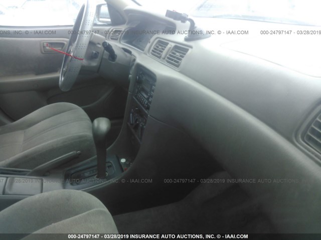 JT2BF28K0X0194010 - 1999 TOYOTA CAMRY LE/XLE 银色 照片 5