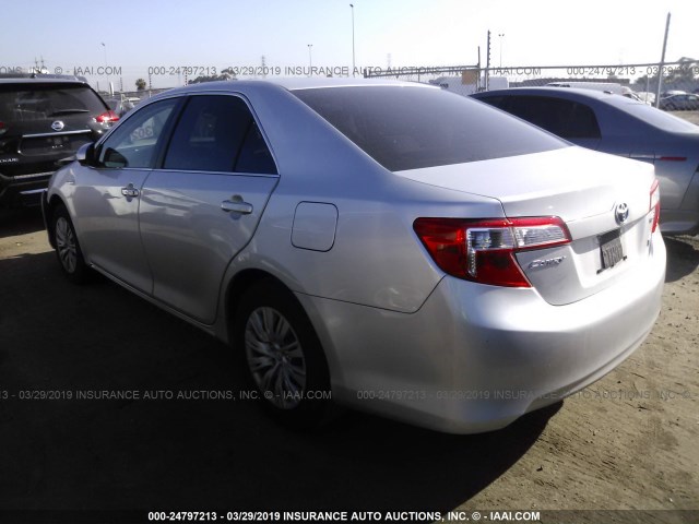 4T1BD1FK5EU098952 - 2014 TOYOTA CAMRY HYBRID/LE/XLE SILVER photo 3