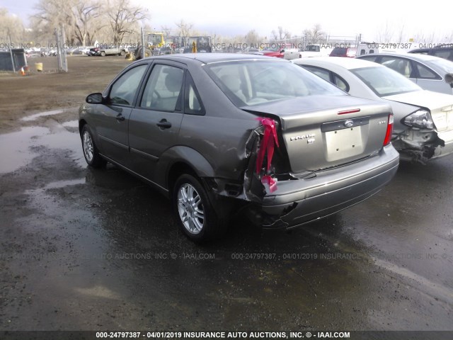 1FAFP34N55W131903 - 2005 FORD FOCUS ZX4 GRAY photo 3