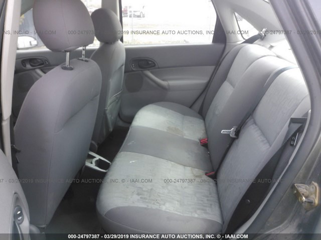 1FAFP34N55W131903 - 2005 FORD FOCUS ZX4 GRAY photo 8